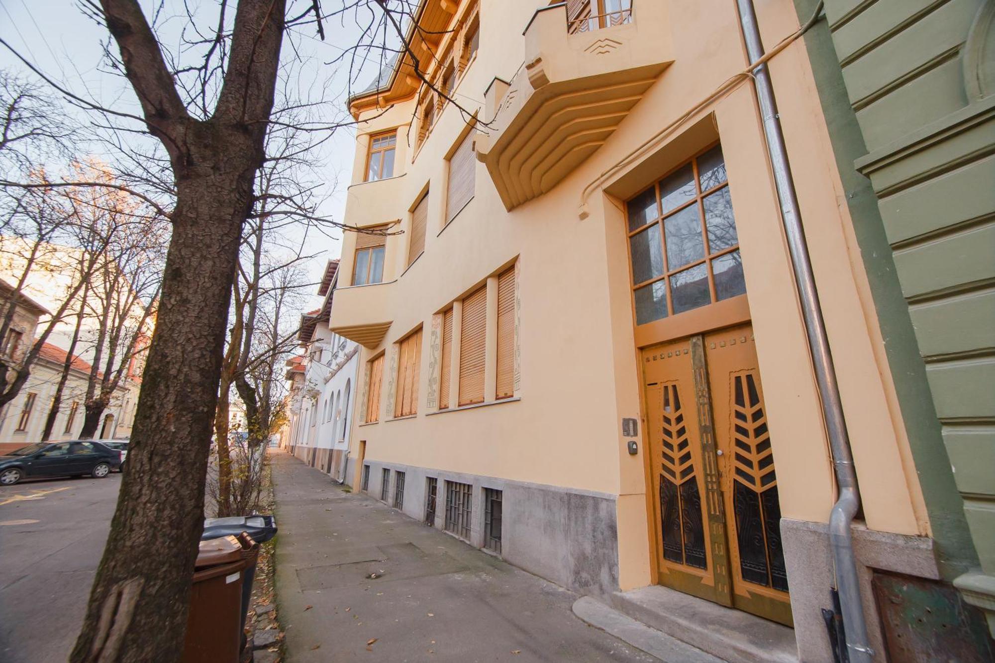 Retro Vibes Near Piata Unirii Apartment Орадеа Екстериор снимка